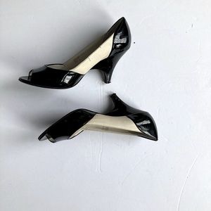 Peep toe womens pumps by Franco Sarto, pre-owned. Black & cream 9M Leather upper